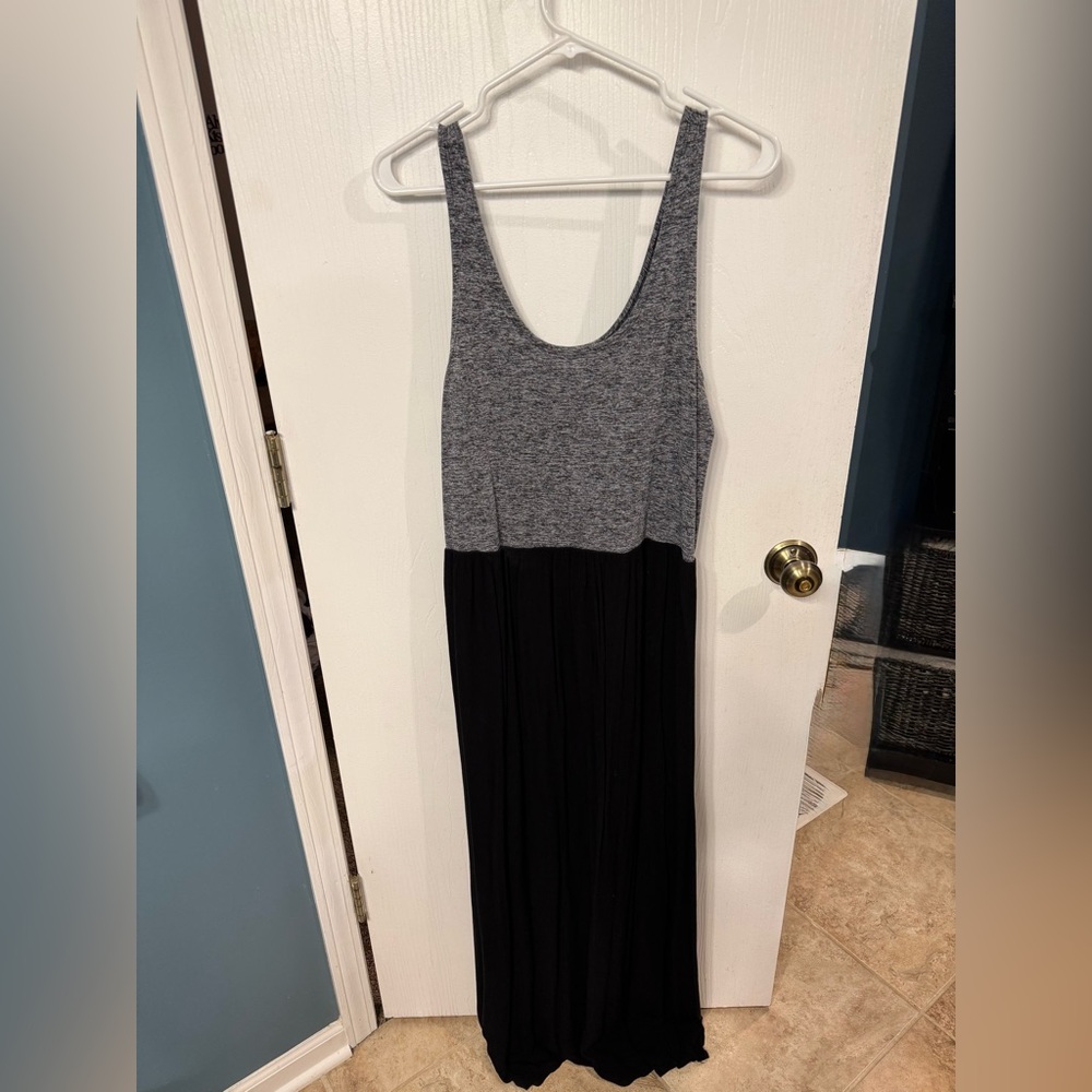 Gray and Black Sleeveless Maxi Dress